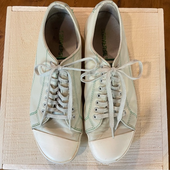 RARE FIND! CONVERSE Leather Low Top All-Stars - Picture 2 of 6